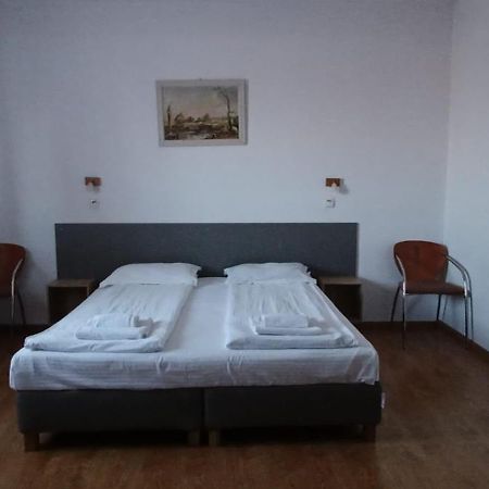 Hotel Liliacul Kolozsvár Kültér fotó